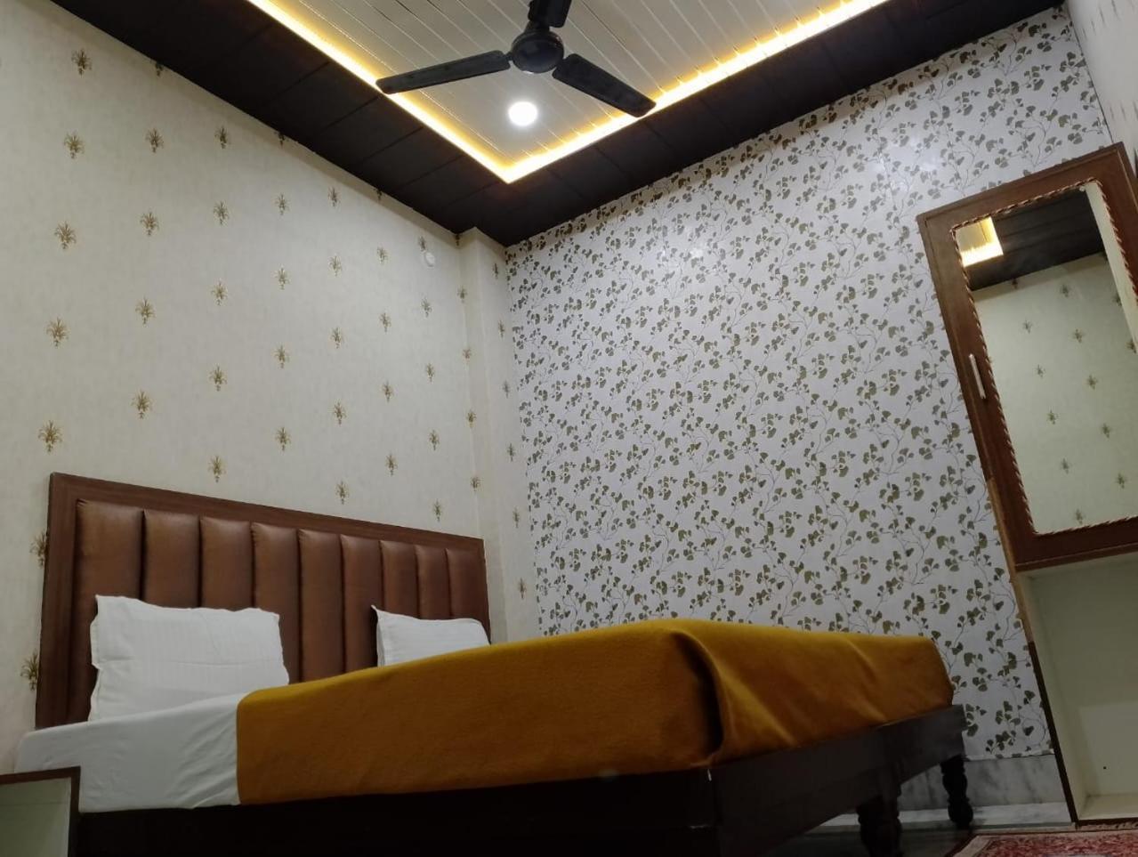 Varuna Palace Varanasi , Near Mandir & Ghat'S المظهر الخارجي الصورة