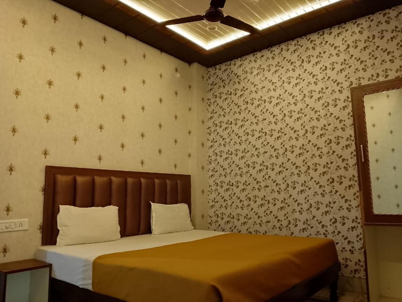 Varuna Palace Varanasi , Near Mandir & Ghat'S المظهر الخارجي الصورة