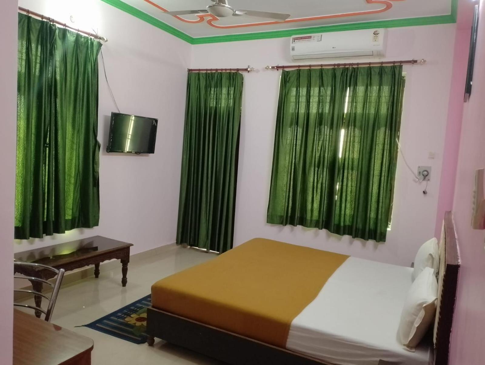 Varuna Palace Varanasi , Near Mandir & Ghat'S المظهر الخارجي الصورة